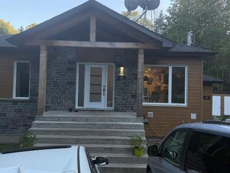 Haut de maison 51/2 à louer à Lachute