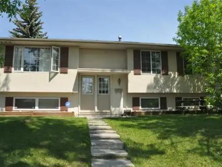 Spacious 1200 sq ft Upper Level Home | 4816 Memorial Drive NE, Calgary