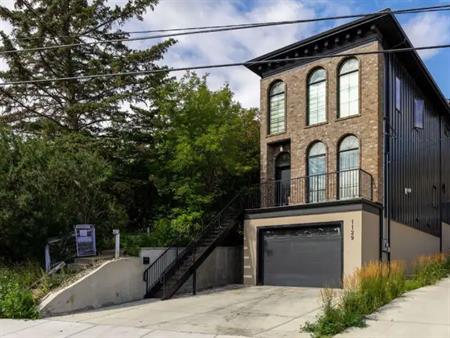 Modern Brownstone Retreat Near Downtown, Zoo, Saddledome & River Pathways | 1129 Maggie Street Southeast, Calgary