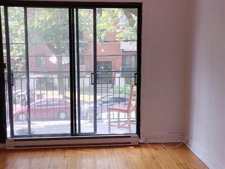 TRES GRAND 41/2 DANS LE HAUT DE COTE DES NEIGES LIMITE OUTREMONT ET VILLE MONT -ROYALE