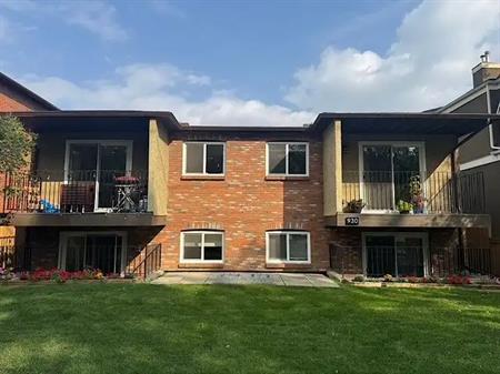 FULLY RENOVATED on The PARK in Sunnyside | #4 - 930 5A Street Northwest, Calgary