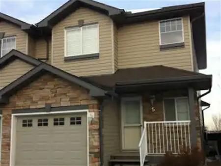 Beautifully updated 3 bedroom Duplex for Rent | Edmonton
