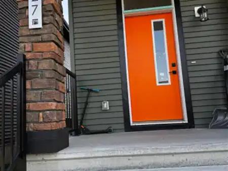 Main Floor Rental – 1427 Keswick SW, Edmonton | 1427 Keswick Drive Southwest, Edmonton
