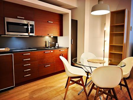 Condo 3 1/2 Vieux-Montreal Meublé Équipé Stationnement