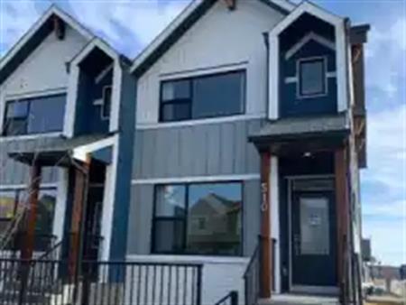 Modern Townhome in Sage Hill. Available Immediately | Pets Friendly! | 540 Sage Hill Boulevard Northwest, Calgary
