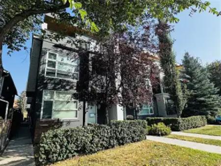 Modern Spacious Townhome in Bridgeland | 2 - 834 McPherson Road Northeast, Calgary