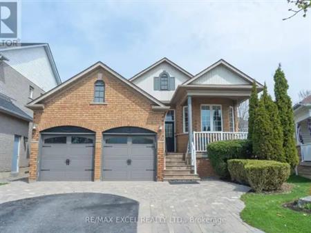 30 AMANDA AVENUE | 30 AMANDA AVENUE, Whitby