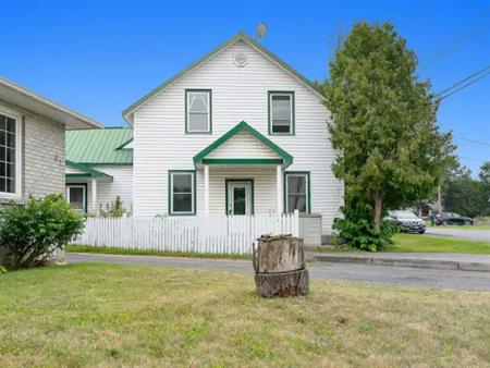 A-64 Neil Avenue | 64 Neil Avenue, Stittsville