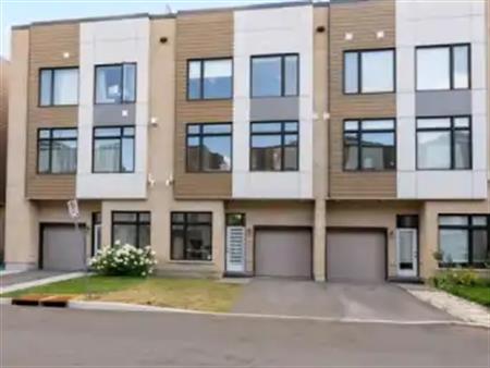 68 CHERRY BLOSSOM PRIVATE | 68 CHERRY BLOSSOM PRIVATE, Ottawa