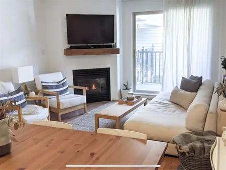 1 bed, 1 bath top floor downtown Squamish | 38003 2 Avenue, Squamish