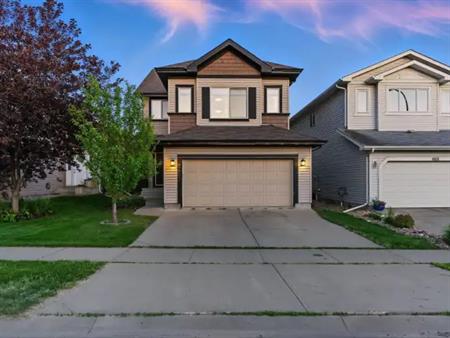 Short Term Rental - 4-Bdrm Home w AC, Modern Upgrades & Spacious Living | 8827 180 Ave NW, Edmonton