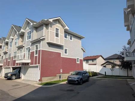 2 Bedroom with ensuite Townhouse in New Brighton SE | 3020 - New Brighton Gardens Southeast, Calgary