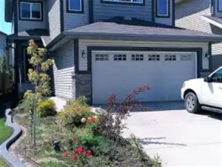 2-Story 3 beds 2.5 bath double garage single home in Rutherford SW | Edmonton