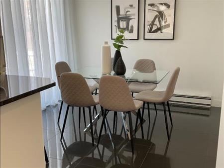6 1/2 Rez-de-chaussée rénové sur 2 étages, garage et cour