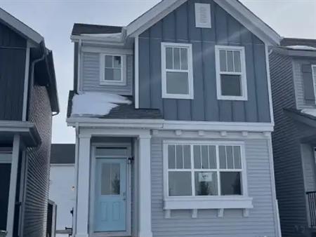 Modern 3-Bedroom Home in Rangeview | Calgary