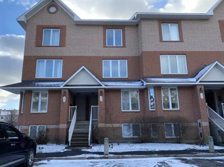 24 Bonfield Private | 24 Bonfield Private, Ottawa