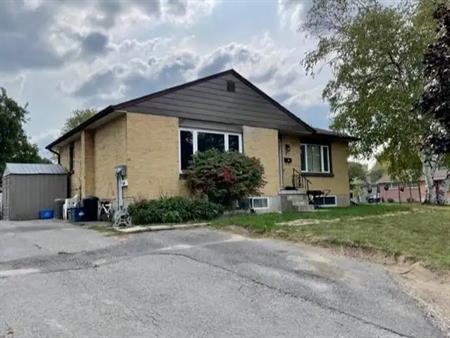 Creswick 1 | 1 Creswick Crt, Barrie