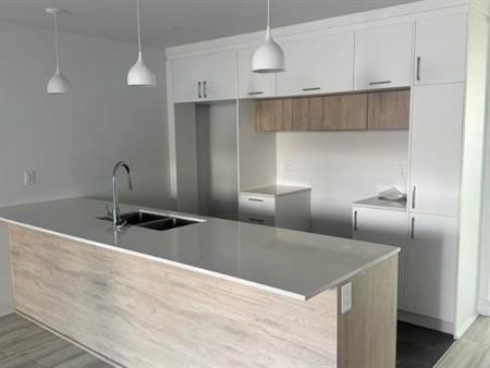 Grand 5 1/2 à louer à GRANBY