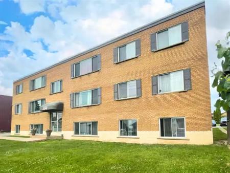 Hillside Apartments - PARKING SPACE, HEAT & WATER INCLUDED | 594 MacDonald Ave, Sault Ste. Marie