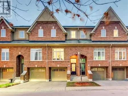5 BURTONBURY LANE | 5 BURTONBURY LANE, Ajax