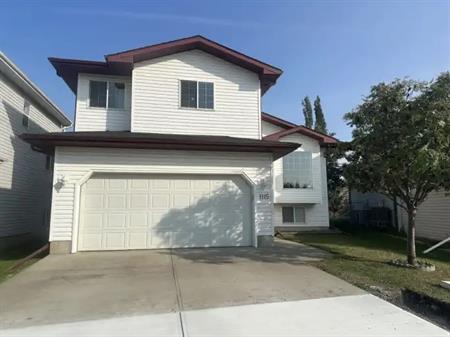 Cozy House in Edmonton North | 1115 Hermitage Road Northwest, Edmonton