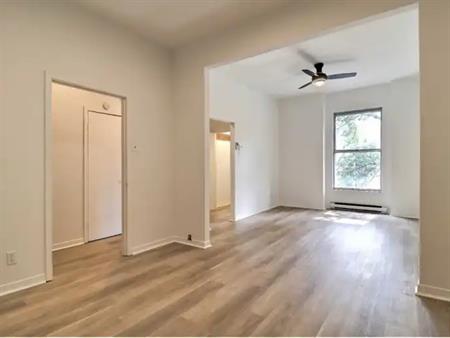 Charming Plateau Apartment | 4601 Avenue de l'Esplanade, Montreal