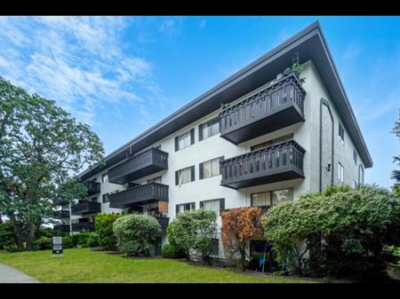 Macaulay Manor Apartments | 1007 Esquimalt Road, Victoria