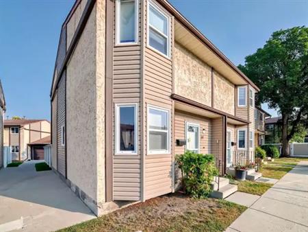 3 bedrooms townhouse with 2 parkings | 59 - 10453 20 Avenue Northwest, Edmonton