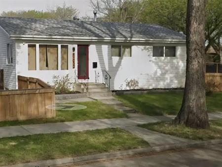 Beautiful main floor bungalow, 3 beds, fenced corner lot, triple garage | Edmonton