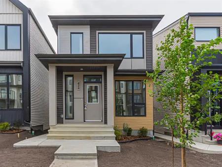 Beautiful 3-Bedroom Unit in Alces, SW Edmonton – Available Now! | 424 32 Street Southwest, Edmonton