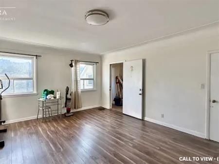2-789 Main St E, Hamilton, Ontario L8M 1L3 | 789 Main Street East, Hamilton
