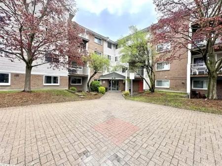 280 Brittany Drive Unit 306 | 280 Brittany Drive, Ottawa