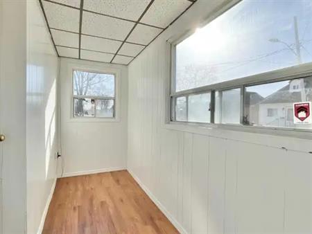Upper- 3 Deere Street | 3 Deere Street, Welland