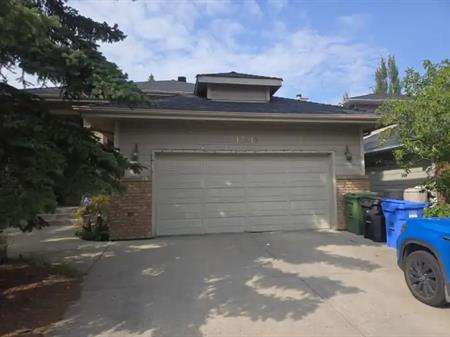 3 BEDROOMS HOUSE + FINISHED BASEMENT WITH ONE BEDROOM AND WASHROOM. | 13919 Evergreen Street Southwest, Calgary
