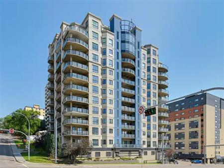 Downtown Edmonton Room Available | 302 - 9707 106 St NW, Edmonton