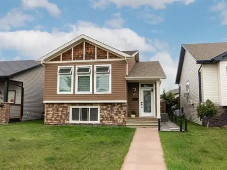 Spacious 3 Bedroom 2 Bathroom Upper - Level House | Blackfalds