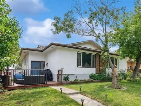 4 Beds 2 Full baths House | Calgary