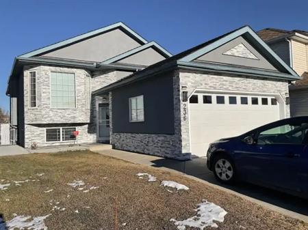 Fully furnished 3 bedrooms /2 baths, double  attached garage & sun room | 236 Appleglen Park Southeast, Calgary