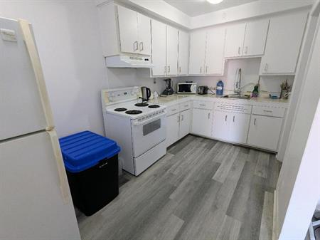 A Spacious One-Bedroom Apartment for Rent in A Quiet Low-rise Building
