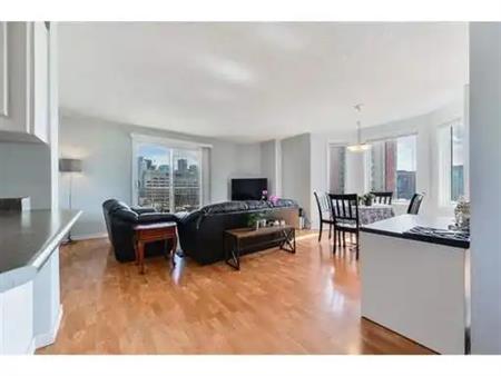 Cosmopolitan condo unit - Highly sought after | 10909 103 Ave, Edmonton