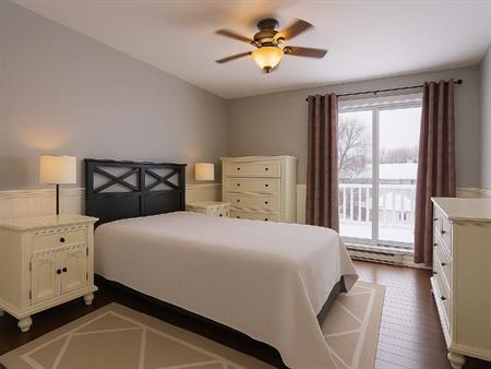 Apartment CA$1,675 /mo - UNIQUE SUR LE MARCHE. APPARTEMENT/CONDO AVEC GARAGE CHAUFFE ET GRANDE COUR ARRIÈRE.