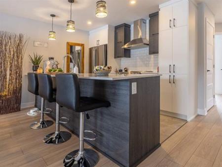 2 CH - 1 SDB - Bromont - $1,800 /mo