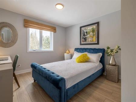 2 CH - 1 SDB - Bromont - $1,800 /mo