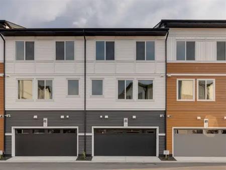 Beautiful Brand New 4 Bedroom Luxury Townhome with Double Attached Garage | 109 - 1862 Cornerstone Boulevard Northeast, Calga