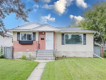 Bright 2/3 Bedroom Suite for Rent in Beautiful Highlands | 11142 50 Street Northwest, Edmonton