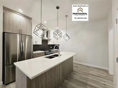 Stunning and Modern 3-Bedroom Family Home, Double Garage Included! | 8020 Kiriak Link Southwest, Edmonton