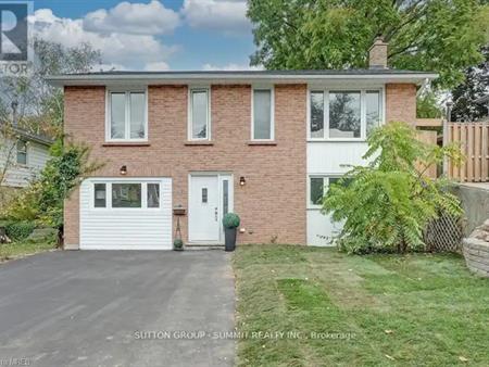 MAIN - 16 UPPER CANADA DRIVE | MAIN - 16 UPPER CANADA DRIVE, Kitchener