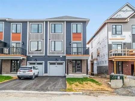 975 Athenry Court Ottawa, ON K2C 3H2 - Available from November 1st 2025 | 975 Athenry Court, Ottawa