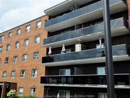3900 WYANDOTTE STREET East Unit# 117 | 3900 WYANDOTTE STREET East Unit# 117, Windsor