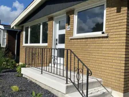 Central Mountain 3BR House Near Transit & Amenities | 128 Greeningdon Drive, Hamilton